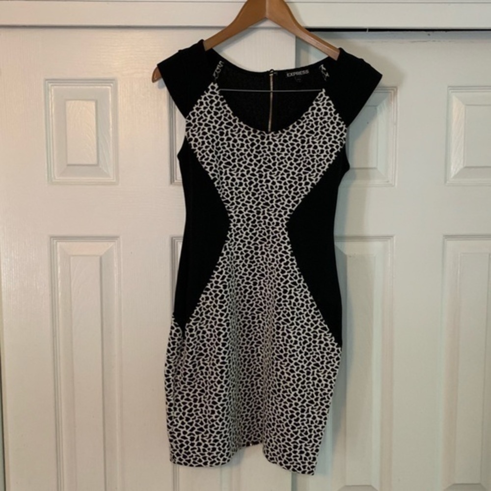 Express Black and White body-con Dress Size 2‎